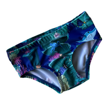 Load image into Gallery viewer, Size 3 swimming briefs
